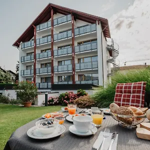 Maximilian Hotel